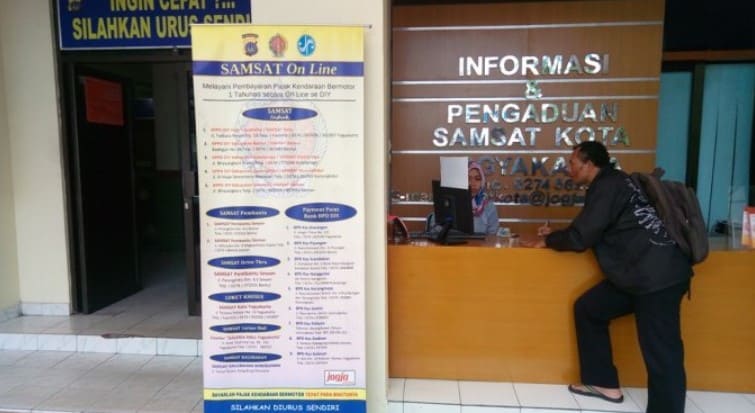 Datang ke kantor Samsat
